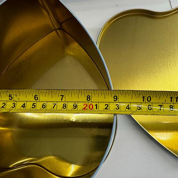 Vintage Crabtree & Evelyn Large Heart Shaped Tin - English Country Picnic Scene - Picture 5 of 6